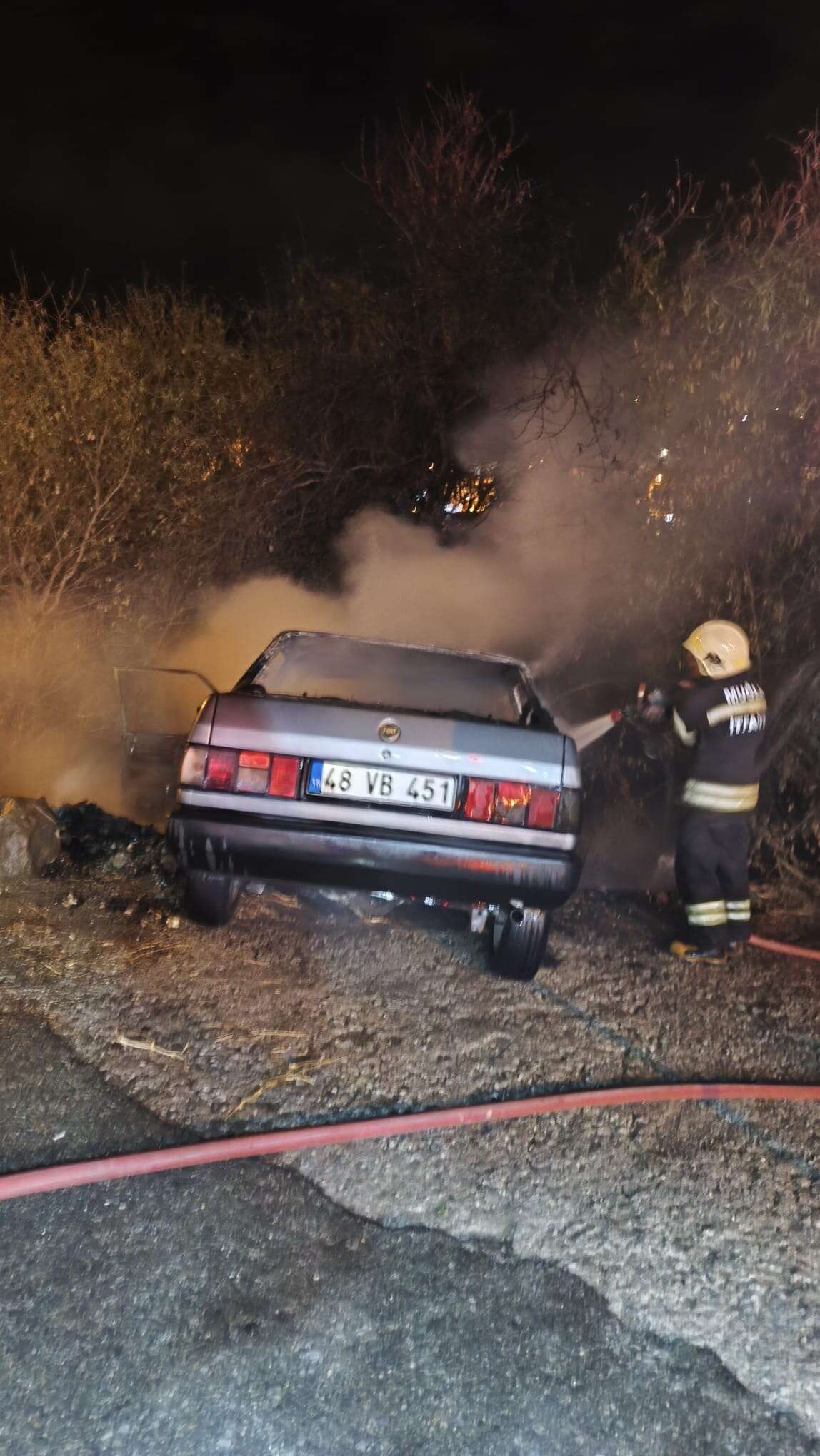 Bodrum’da Tek Taraflı Kaza Yapan Araçta Yangın Çıktı 1